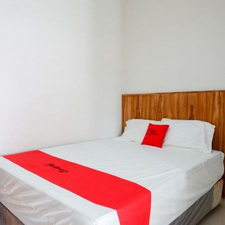 Reddoorz Plus Syariah Near Stasiun Tegal 2 Екстер'єр фото