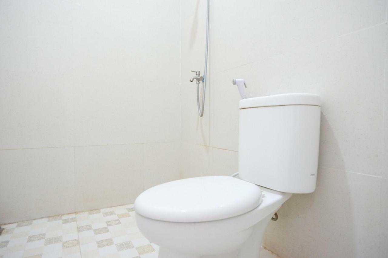 Reddoorz Plus Syariah Near Stasiun Tegal 2 Екстер'єр фото
