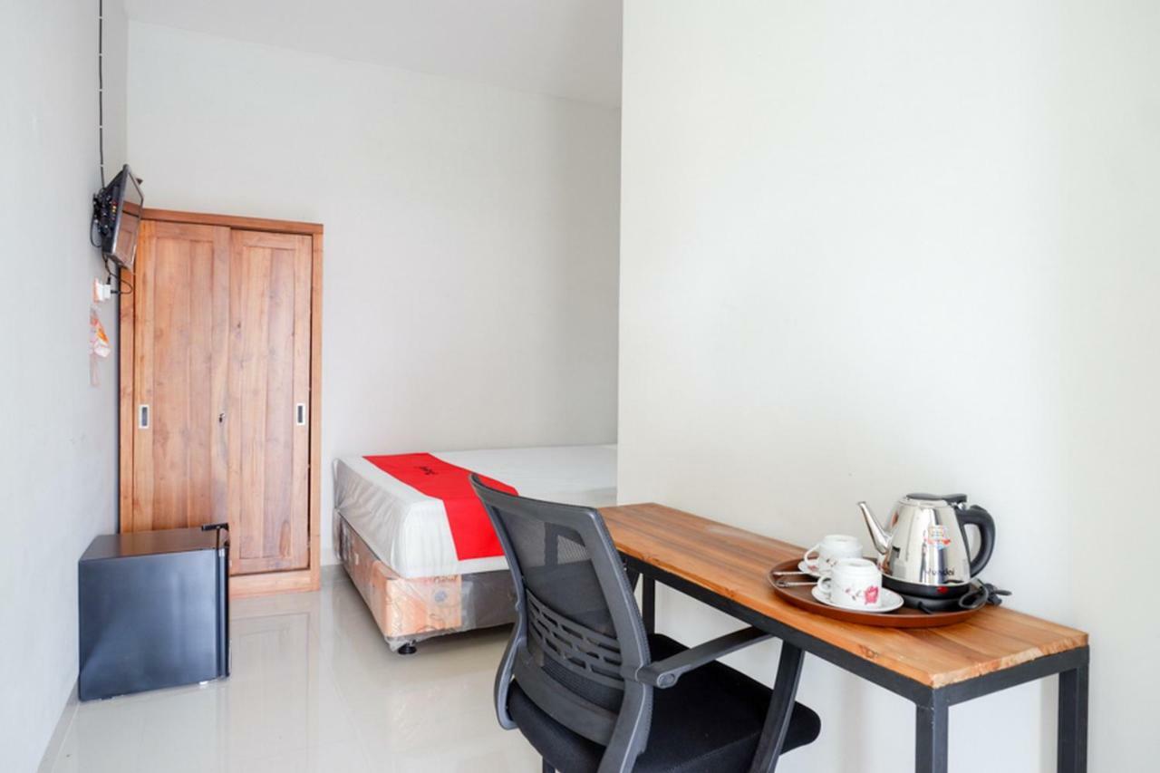 Reddoorz Plus Syariah Near Stasiun Tegal 2 Екстер'єр фото