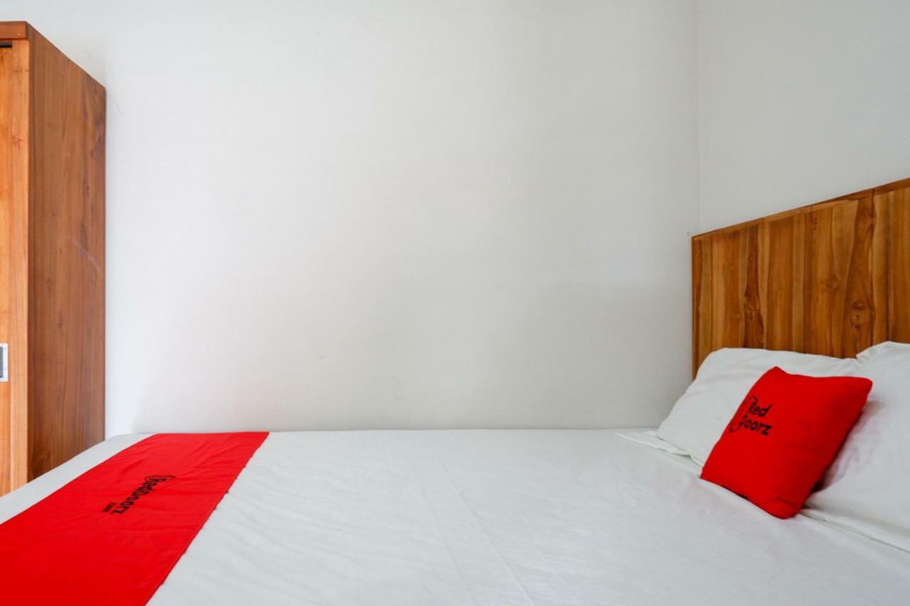 Reddoorz Plus Syariah Near Stasiun Tegal 2 Екстер'єр фото