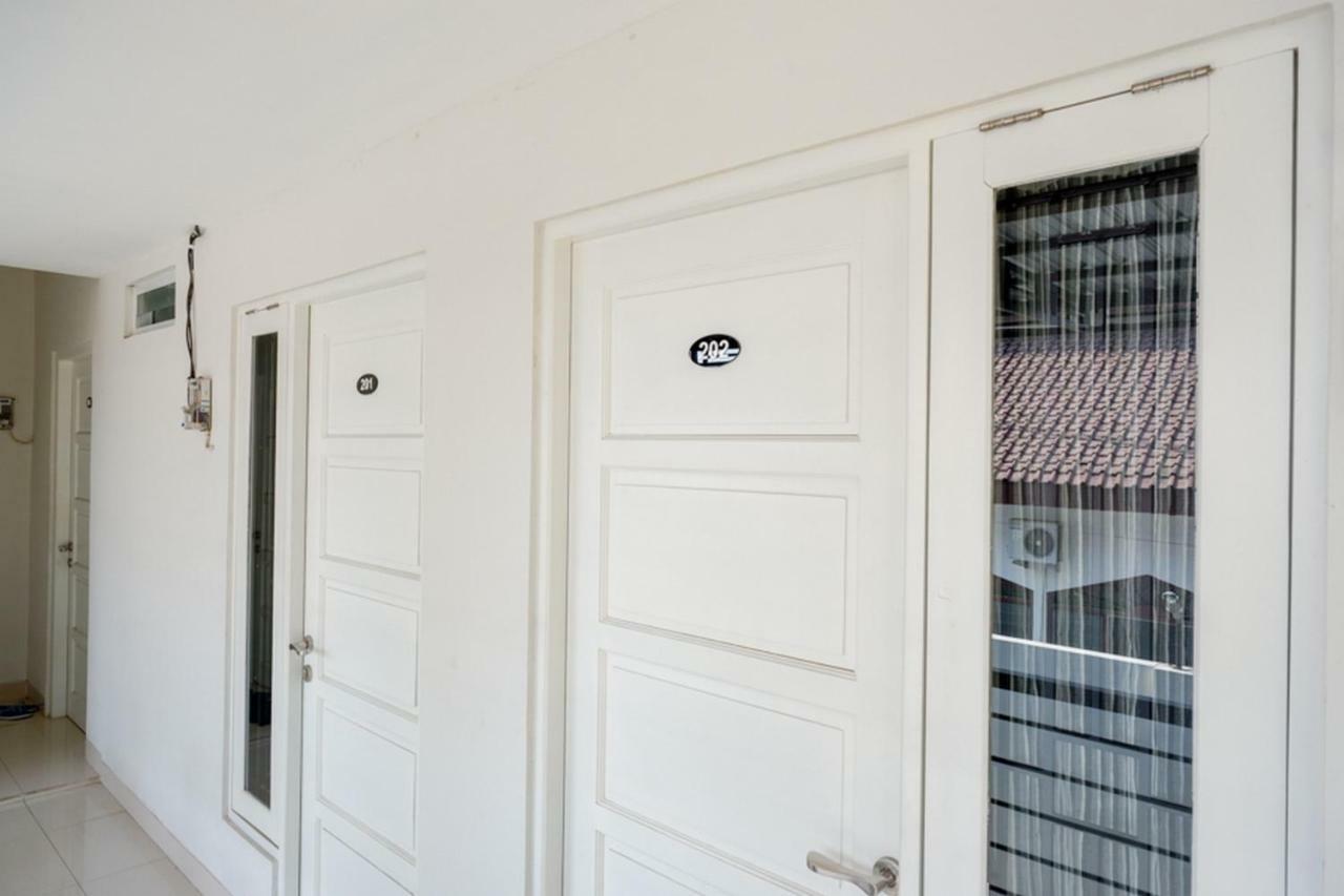 Reddoorz Plus Syariah Near Stasiun Tegal 2 Екстер'єр фото